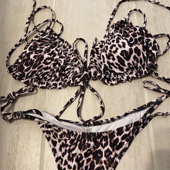 Bathing suit - Picture 7 of 8